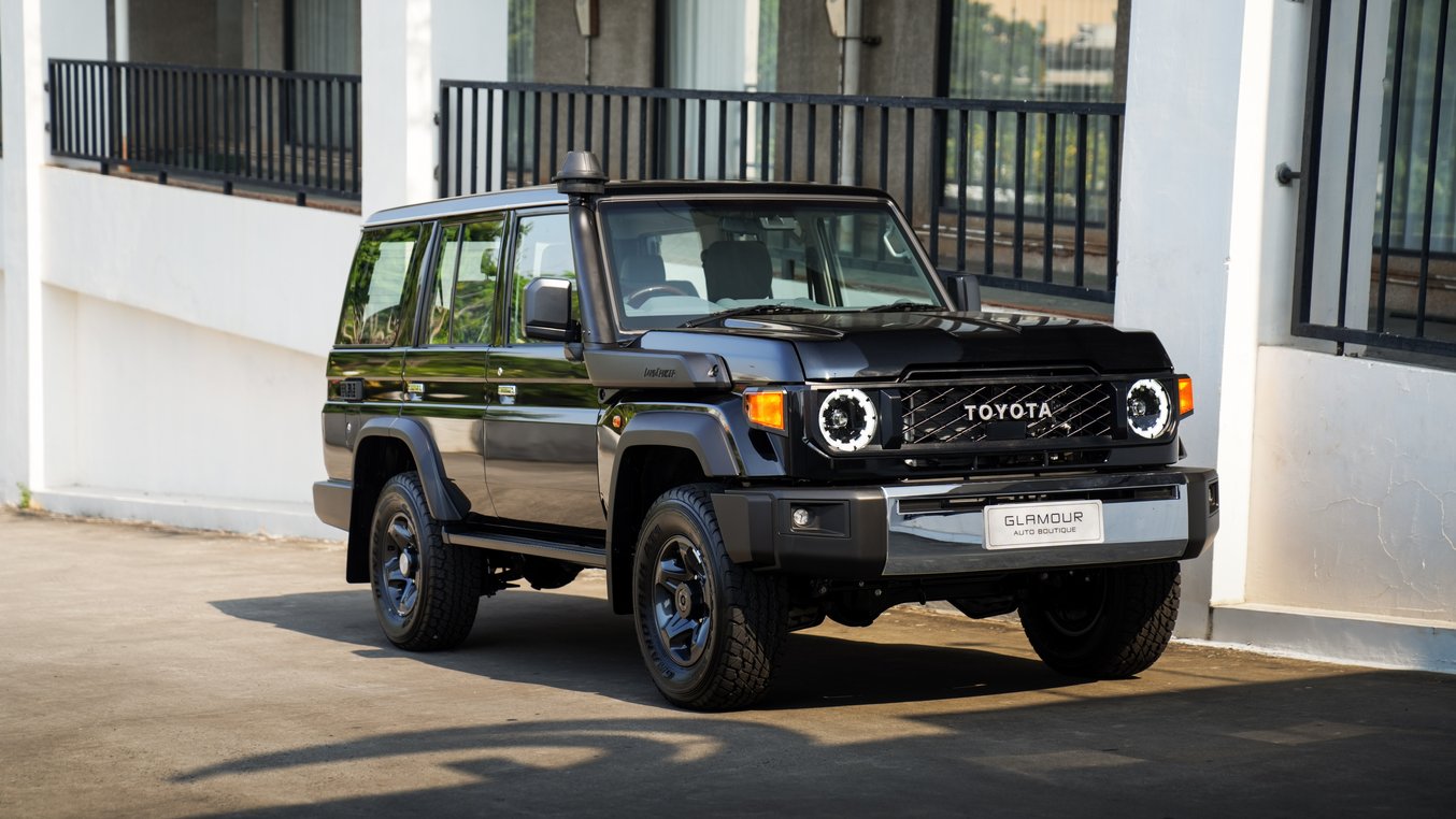 TOYOTA LAND CRUISER 70 LX - Black 2026