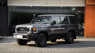 TOYOTA LAND CRUISER 70 LX - GRAPHITE GREY 2026