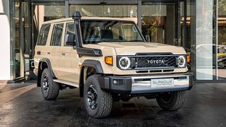 TOYOTA LAND CRUISER GXL - Sandy Taupe