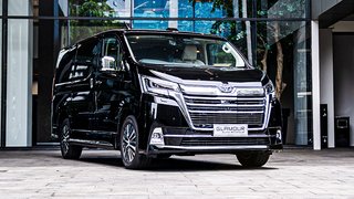 Toyota GranAce G _ 8 Seater _ BLACK/BEIGE