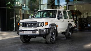 TOYOTA LAND CRUISER 70 GLX _ FRENCH VANILLA